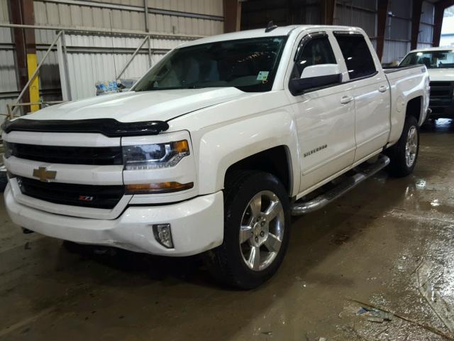 3GCUKREC6HG110058 - 2017 CHEVROLET SILVERADO WHITE photo 2