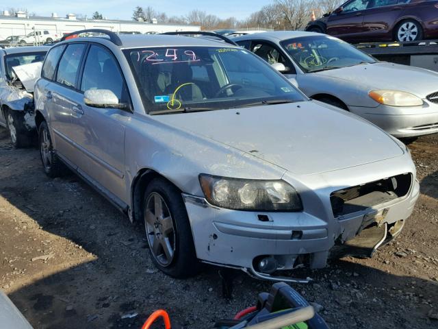 YV1MJ682X52083403 - 2005 VOLVO V50 T5 SILVER photo 1