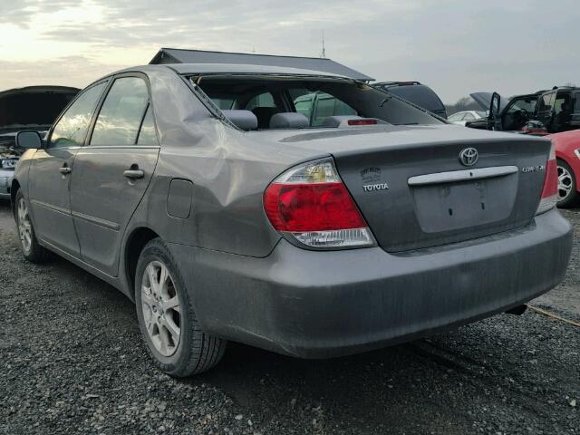 4T1BE30KX5U536852 - 2005 TOYOTA CAMRY LE GRAY photo 3