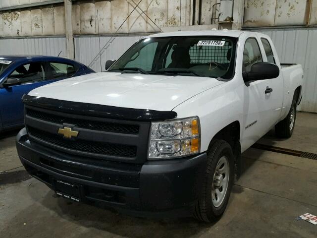 1GCSKPE3XAZ291263 - 2010 CHEVROLET SILVERADO WHITE photo 2