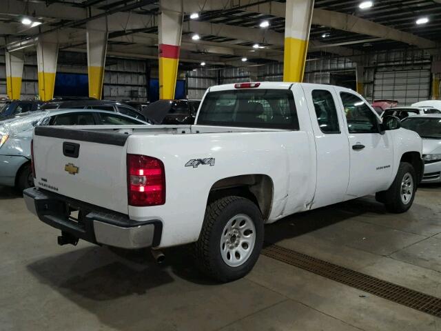 1GCSKPE3XAZ291263 - 2010 CHEVROLET SILVERADO WHITE photo 4