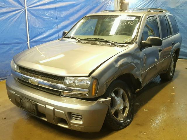 1GNDT13SX62331233 - 2006 CHEVROLET TRAILBLAZE TAN photo 2