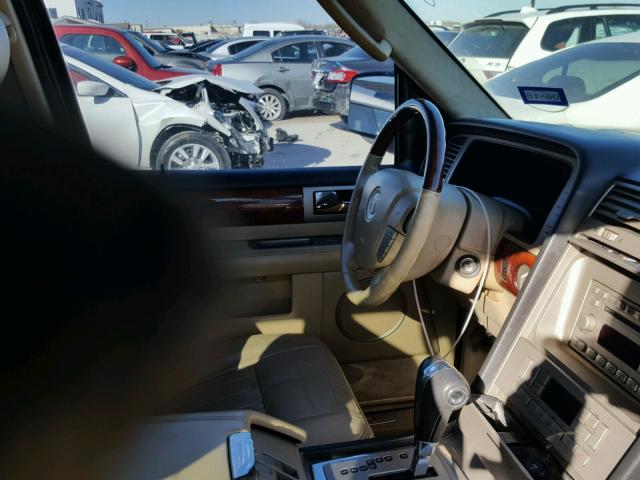 5LMFU285X6LJ27543 - 2006 LINCOLN NAVIGATOR WHITE photo 5