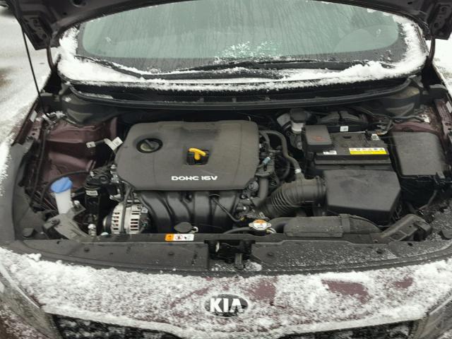 3KPFK4A77HE111008 - 2017 KIA FORTE LX BURGUNDY photo 7