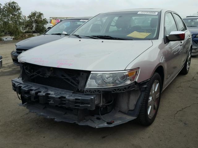 3LNHM28T18R632000 - 2008 LINCOLN MKZ SILVER photo 2