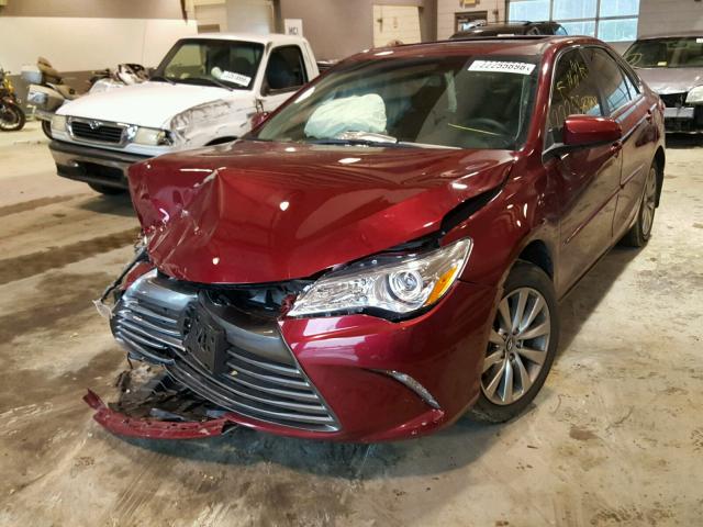 4T1BF1FK7HU806116 - 2017 TOYOTA CAMRY LE RED photo 2