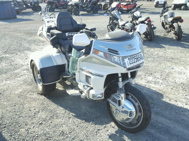 1HFSC2240YA200108 - 2000 HONDA GL1500 SE1 WHITE photo 1