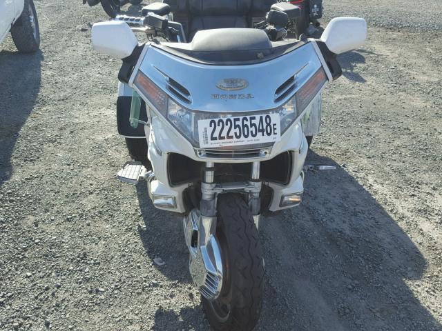 1HFSC2240YA200108 - 2000 HONDA GL1500 SE1 WHITE photo 10