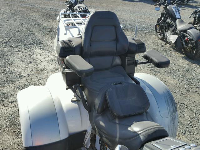 1HFSC2240YA200108 - 2000 HONDA GL1500 SE1 WHITE photo 6