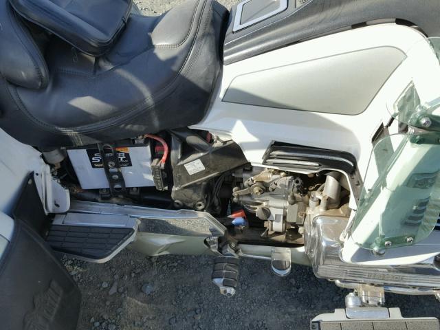 1HFSC2240YA200108 - 2000 HONDA GL1500 SE1 WHITE photo 7