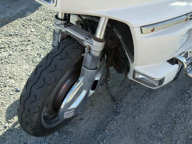 1HFSC2240YA200108 - 2000 HONDA GL1500 SE1 WHITE photo 9