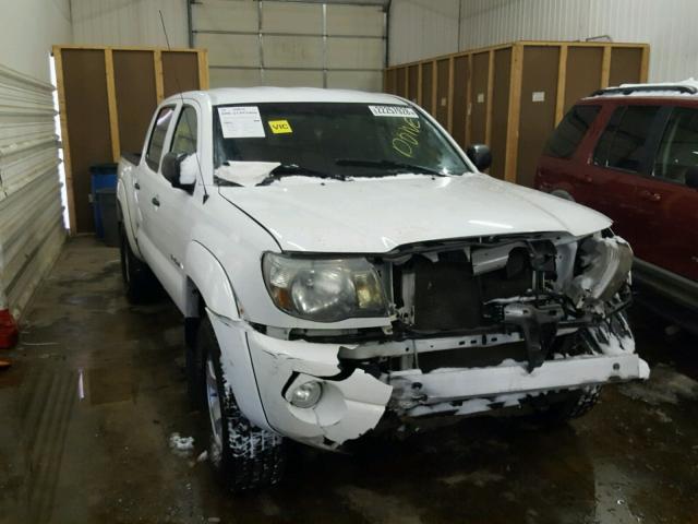 3TMJU62N69M072626 - 2009 TOYOTA TACOMA DOU WHITE photo 1