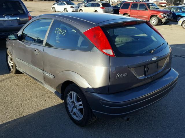 3FAFP31302R203849 - 2002 FORD FOCUS ZX3 GRAY photo 3