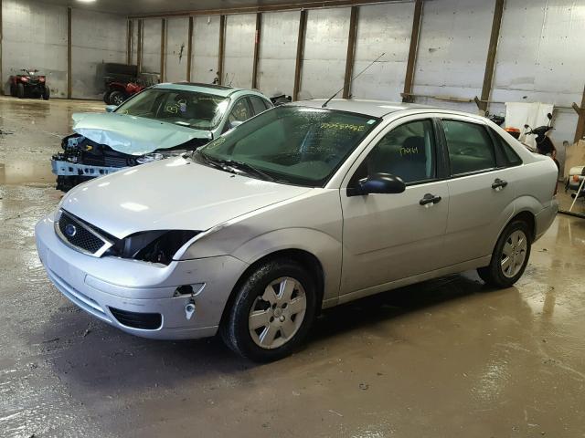 1FAFP34N27W139217 - 2007 FORD FOCUS ZX4 SILVER photo 9