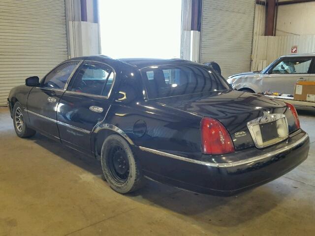 1LNHM82W6YY935717 - 2000 LINCOLN TOWN CAR S BLACK photo 3