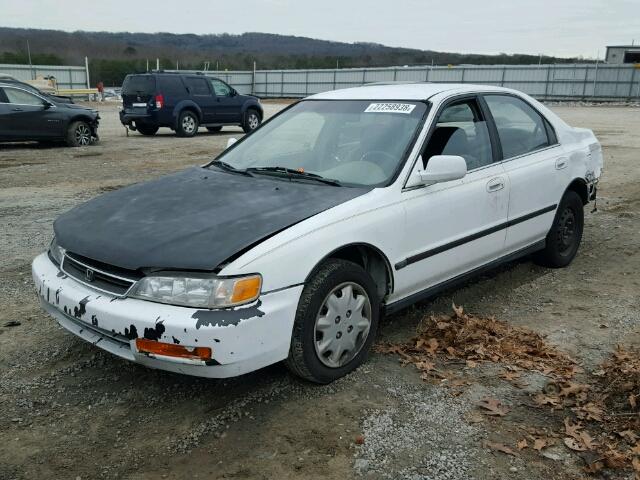 1HGCD5632VA016901 - 1997 HONDA ACCORD LX WHITE photo 2