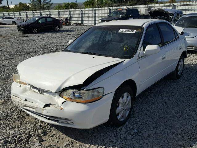 1HGCG56461A003109 - 2001 HONDA ACCORD LX WHITE photo 2