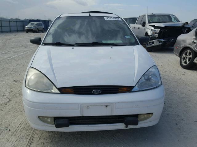 3FAFP31373R120629 - 2003 FORD FOCUS ZX3 WHITE photo 9