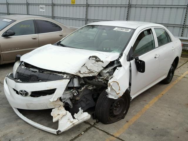 1NXBU4EE1AZ315064 - 2010 TOYOTA COROLLA BA WHITE photo 2