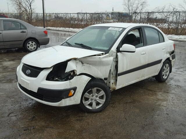 KNADE123886415704 - 2008 KIA RIO BASE WHITE photo 2