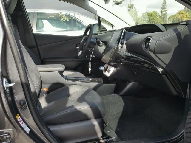 JTDKARFP2H3037477 - 2017 TOYOTA PRIUS PRIM 灰色 照片 5