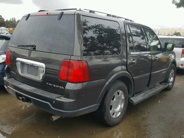 5LMFU27575LJ04799 - 2005 LINCOLN NAVIGATOR ნაცრისფერი ფოტო 4