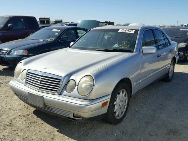 WDBJF65H5XA812272 - 1999 MERCEDES-BENZ E 320 SILVER photo 2