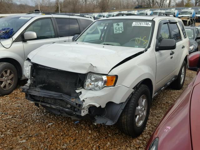 1FMCU9DG3AKA44766 - 2010 FORD ESCAPE XLT WHITE photo 2