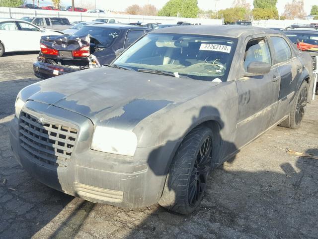 2C3JA43R45H690801 - 2005 CHRYSLER 300 BLACK photo 2