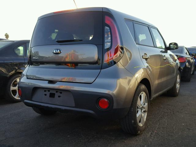 KNDJN2A28J7536396 - 2018 KIA SOUL GRAY photo 4