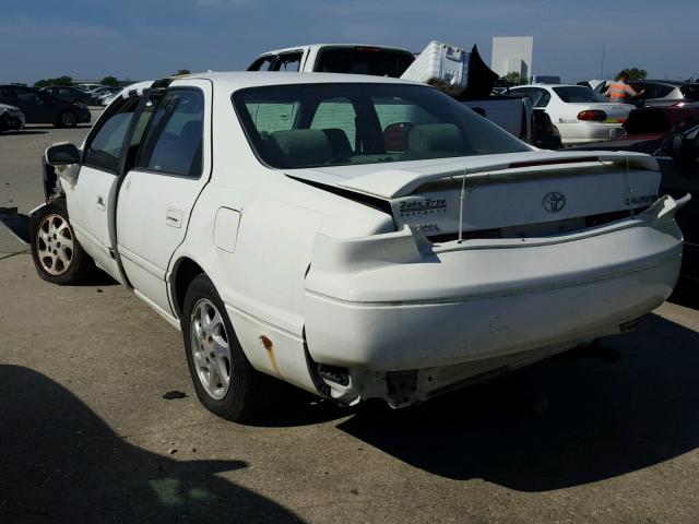 4T1BG22K8YU736425 - 2000 TOYOTA CAMRY CE/L WHITE photo 3