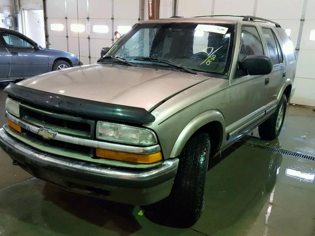 1GNDT13WXY2380180 - 2000 CHEVROLET BLAZER TAN photo 2