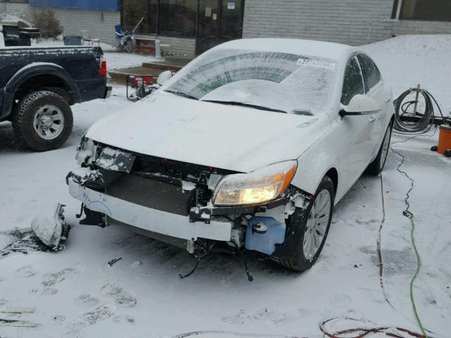 2G4GS5EK0C9117325 - 2012 BUICK REGAL PREM WHITE photo 2