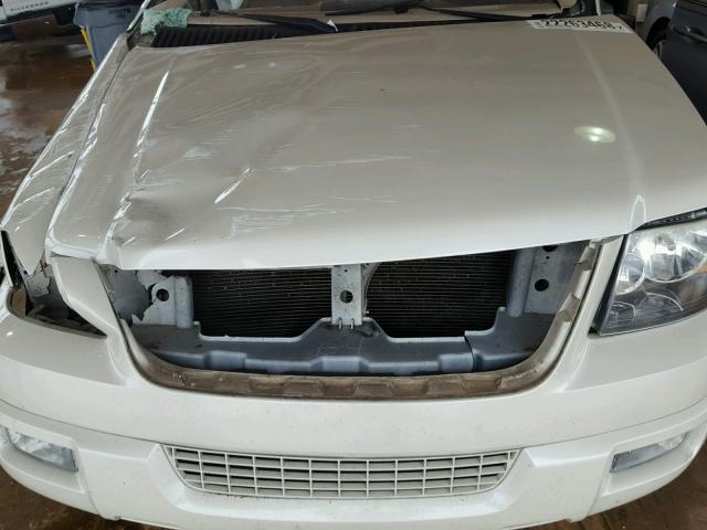 1FMFU19586LA79374 - 2006 FORD EXPEDITION WHITE photo 7