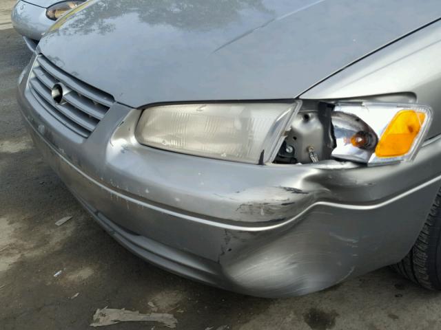 JT2BG22K7W0128266 - 1998 TOYOTA CAMRY CE TAN photo 9