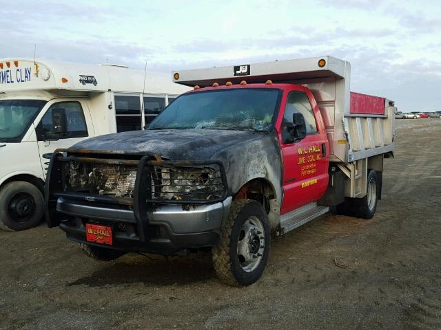 1FDAF57F92ED14578 - 2002 FORD F550 SUPER RED photo 2