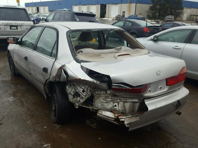 1HGCG5648WA069345 - 1998 HONDA ACCORD LX SILVER photo 3