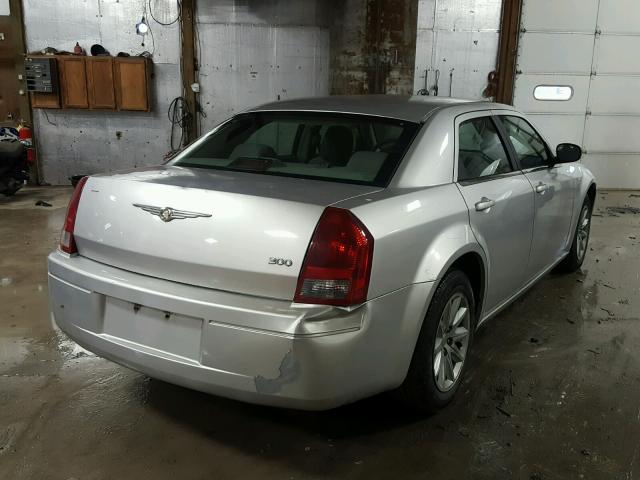 2C3KA43R37H602845 - 2007 CHRYSLER 300 SILVER photo 4