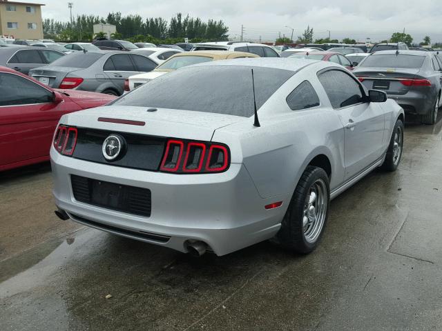 1ZVBP8AM2D5250088 - 2013 FORD MUSTANG SILVER photo 4