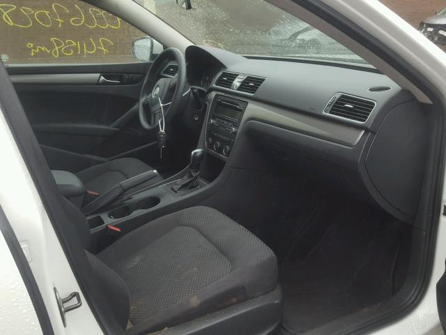 1VWAP7A38DC120941 - 2013 VOLKSWAGEN PASSAT S Blanco foto 5