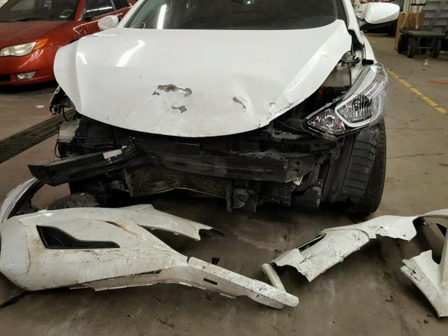 5NPDH4AE3FH549330 - 2015 HYUNDAI ELANTRA SE WHITE photo 9