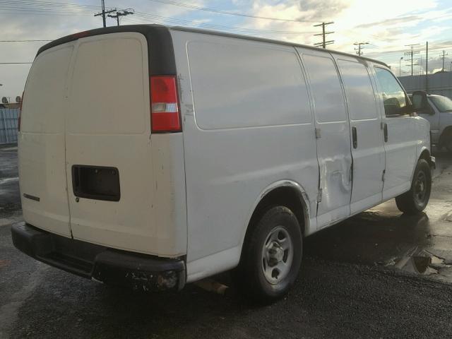 1GCFG15X371172870 - 2007 CHEVROLET EXPRESS G1 WHITE photo 4