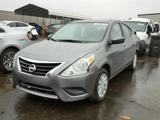 3N1CN7AP3GL839658 - 2016 NISSAN VERSA S CHARCOAL photo 2