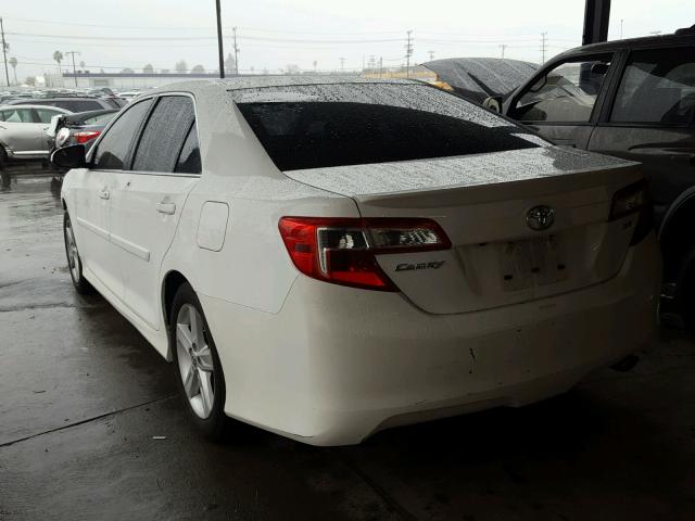 4T1BF1FKXEU831572 - 2014 TOYOTA CAMRY L WHITE photo 3