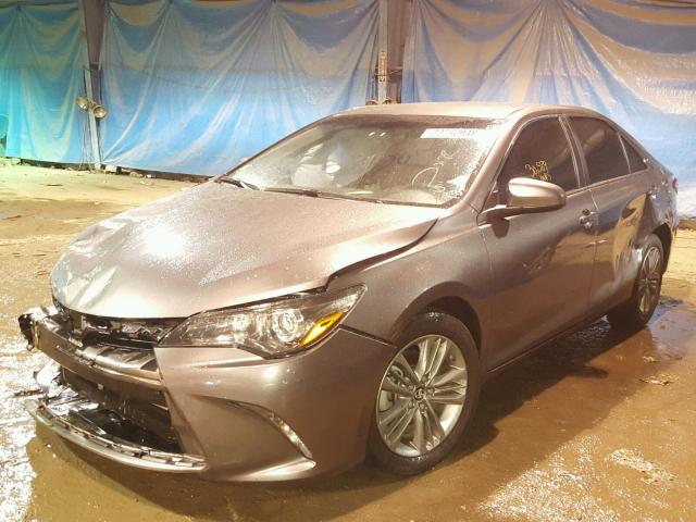 4T1BF1FK6GU233661 - 2016 TOYOTA CAMRY LE SILVER photo 2