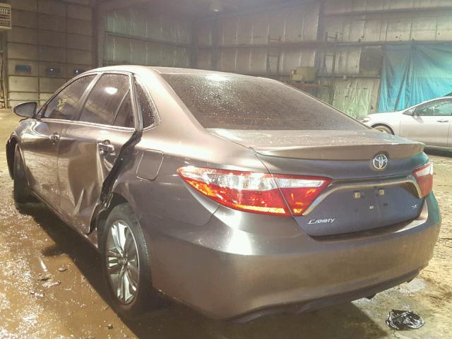 4T1BF1FK6GU233661 - 2016 TOYOTA CAMRY LE SILVER photo 3