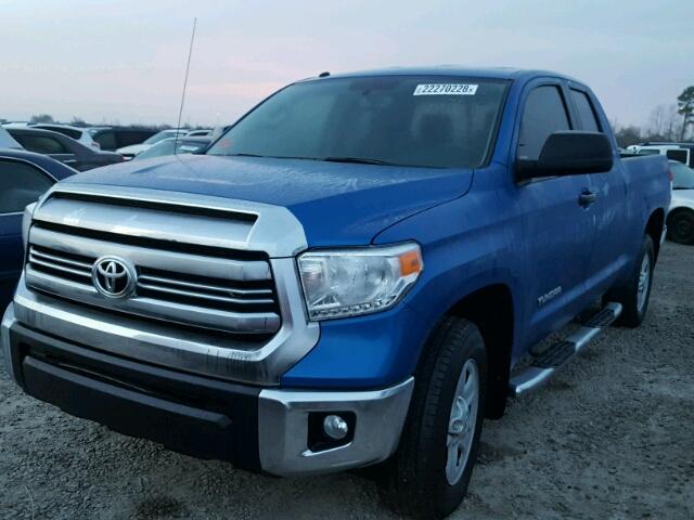 5TFRM5F1XHX110999 - 2017 TOYOTA TUNDRA DOU BLUE photo 2