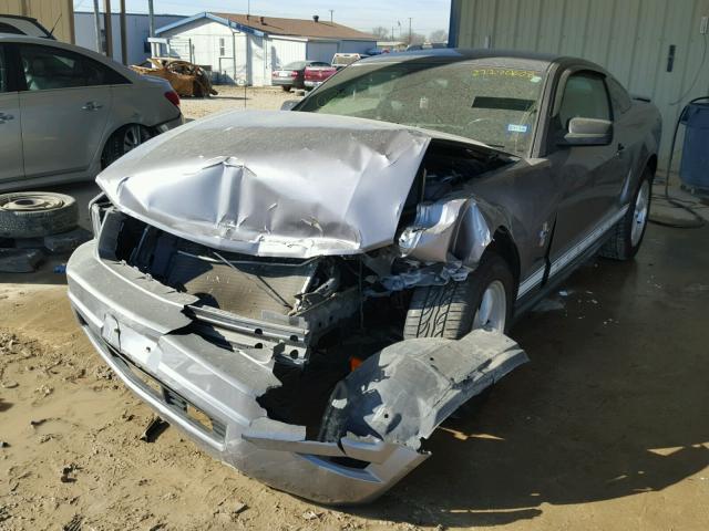 1ZVFT80N675361903 - 2007 FORD MUSTANG SILVER photo 2