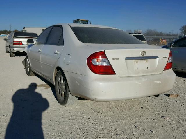 JTDBE32K440253791 - 2004 TOYOTA CAMRY LE YELLOW photo 3