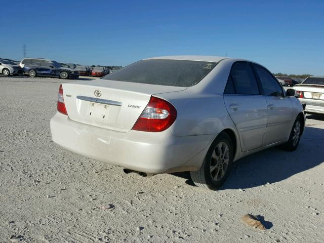 JTDBE32K440253791 - 2004 TOYOTA CAMRY LE YELLOW photo 4